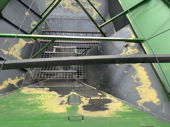 2013 Brent 882 Grain Cart