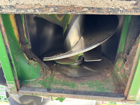 2013 Brent 882 Grain Cart