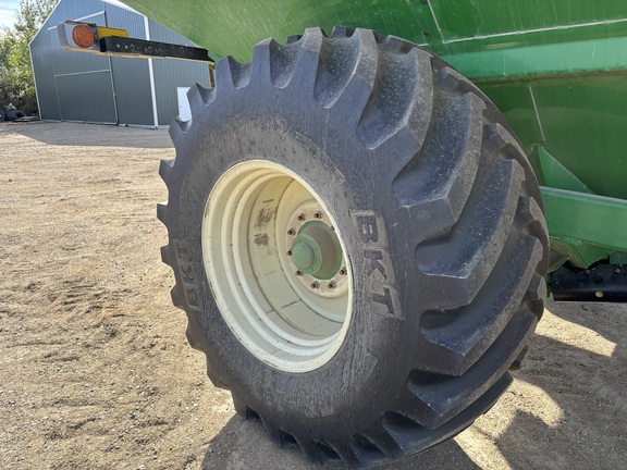 2013 Brent 882 Grain Cart