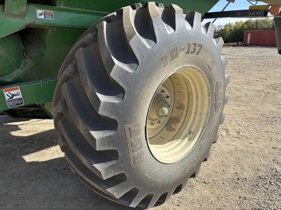 2013 Brent 882 Grain Cart