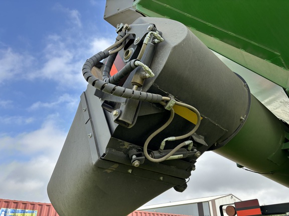 2015 Brent 1386 Grain Cart