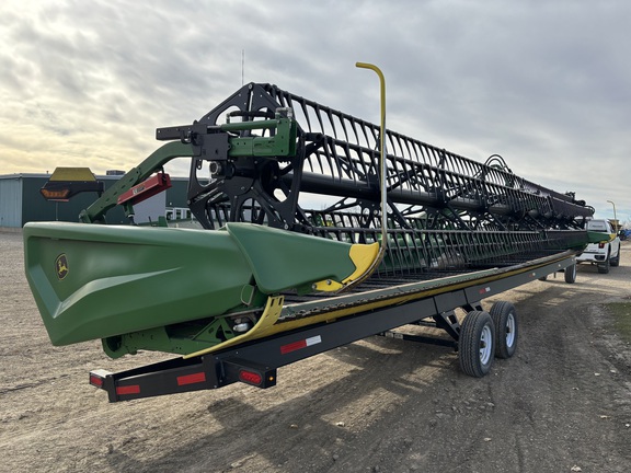 2021 John Deere HD40R Header Combine
