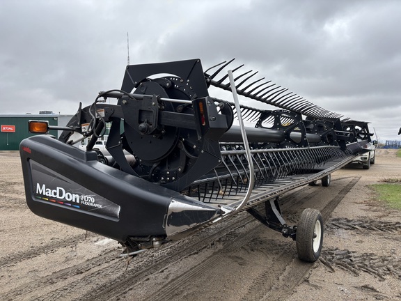 2011 MacDon FD70-40 Header Combine