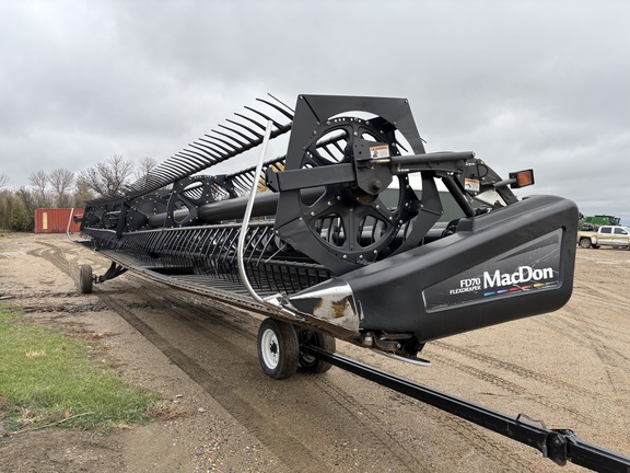 2011 MacDon FD70-40 Header Combine
