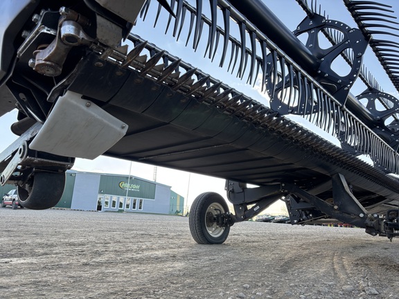 2019 MacDon FD140 Header Combine