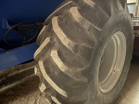 2014 Demco 850 Grain Cart