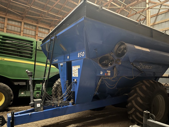 2014 Demco 850 Grain Cart