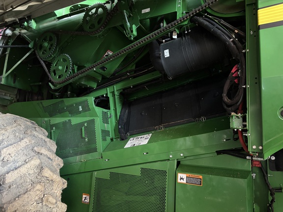 2017 John Deere S680 Combine