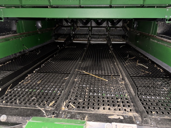 2017 John Deere S680 Combine