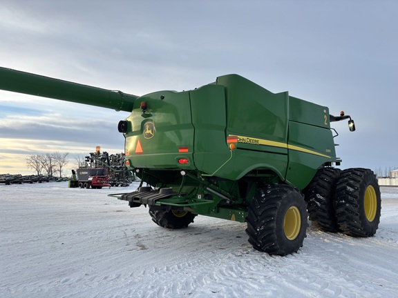 2017 John Deere S680 Combine