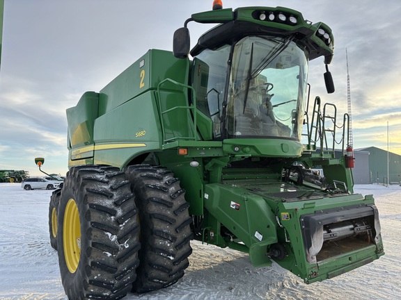 2017 John Deere S680 Combine