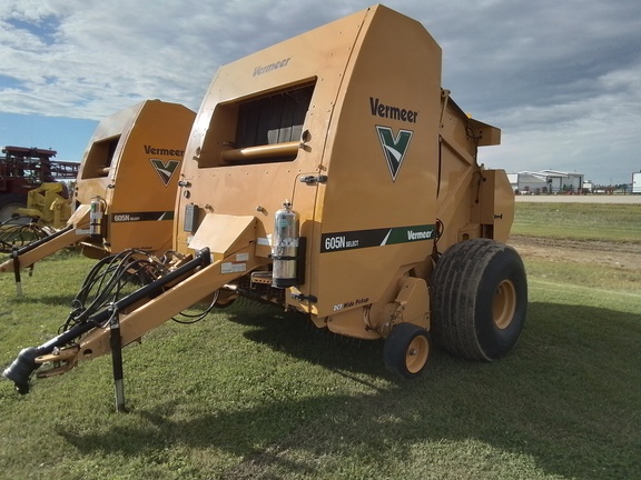 2017 Vermeer 605N Select Baler/Round