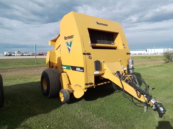 2017 Vermeer 605N Select Baler/Round