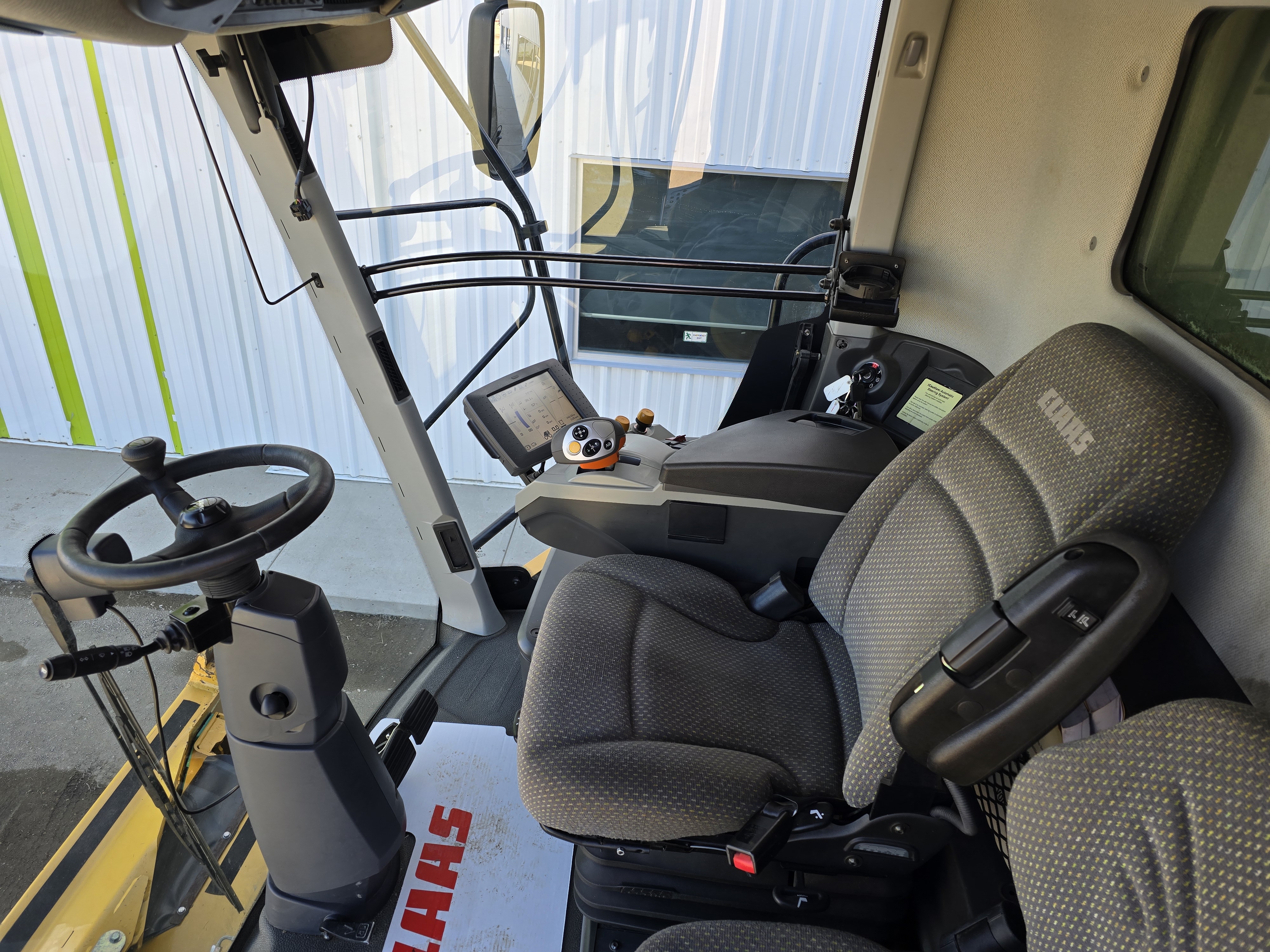 2014 CLAAS 740 Combine