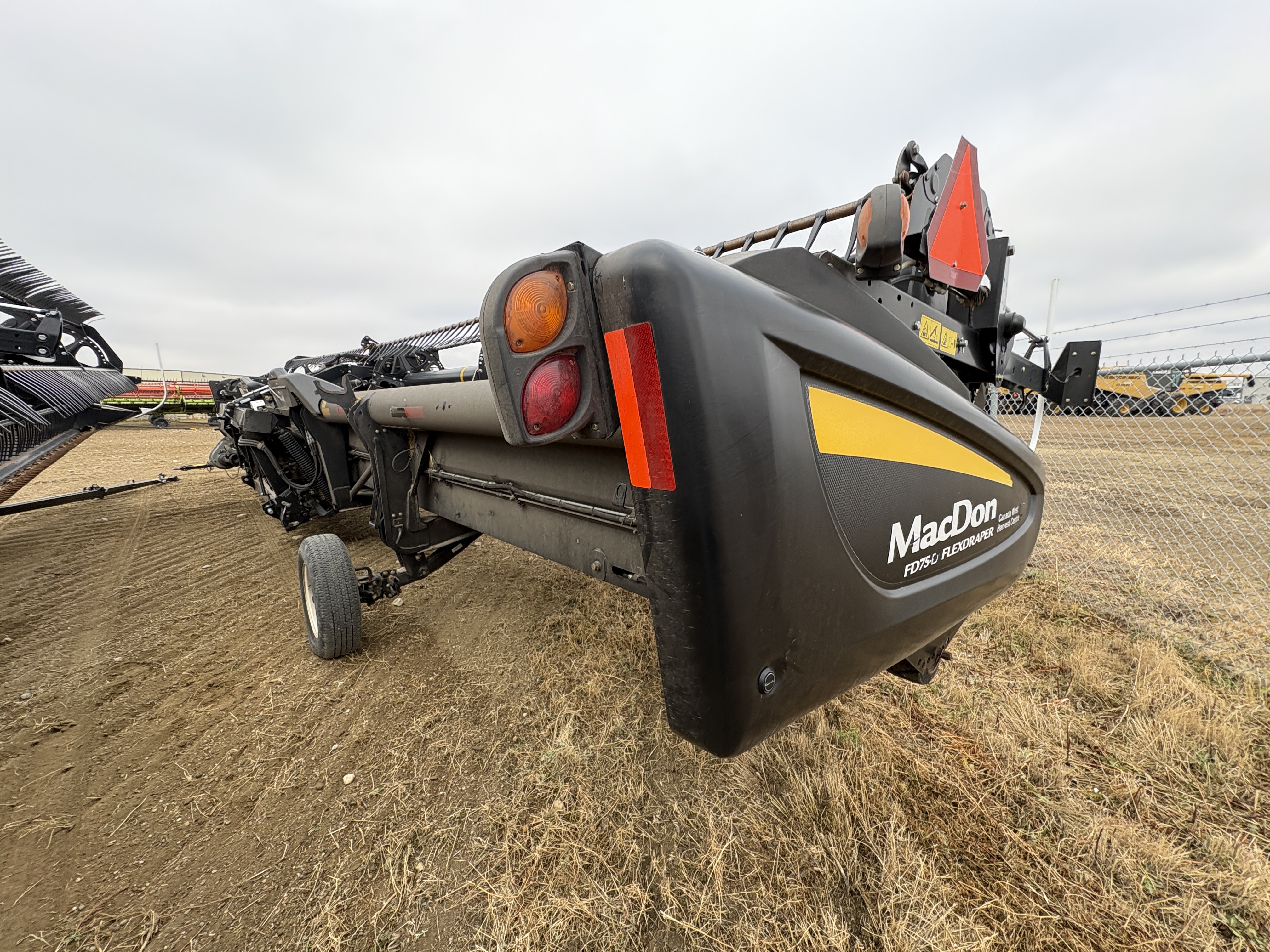 2017 MacDon FD75-40 Header Combine