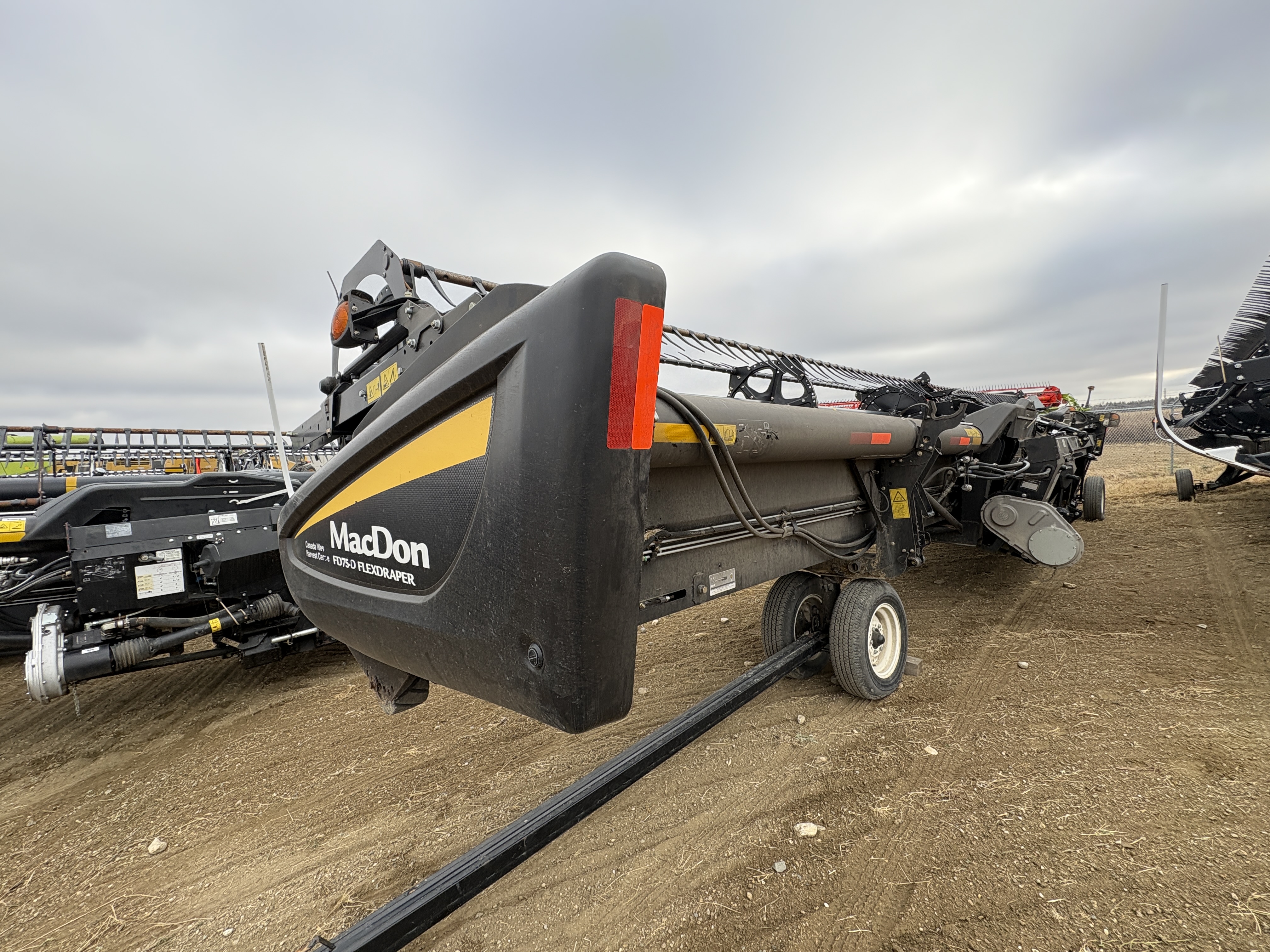 2017 MacDon FD75-40 Header Combine