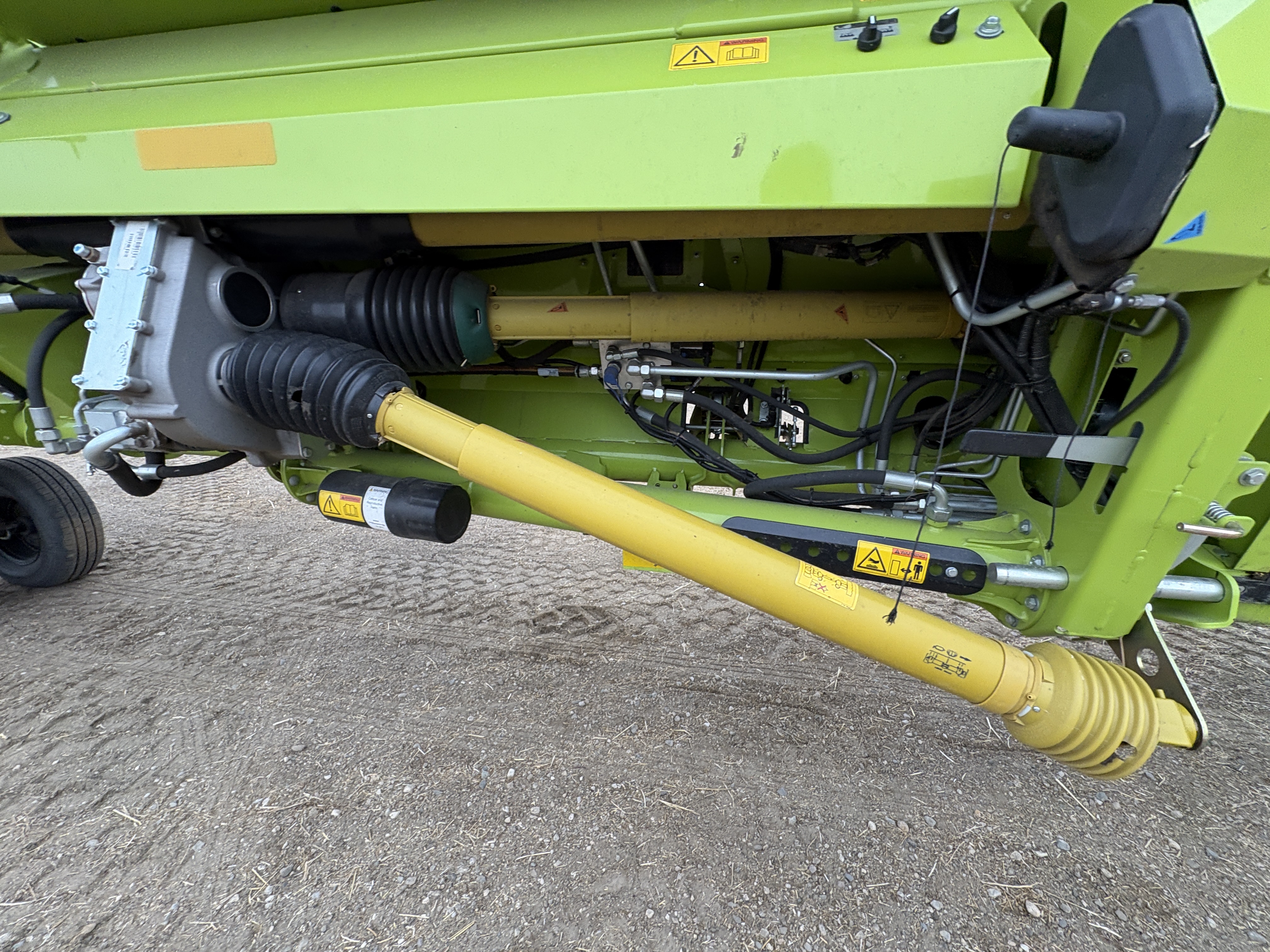 2023 CLAAS Convio 1230 Header Combine