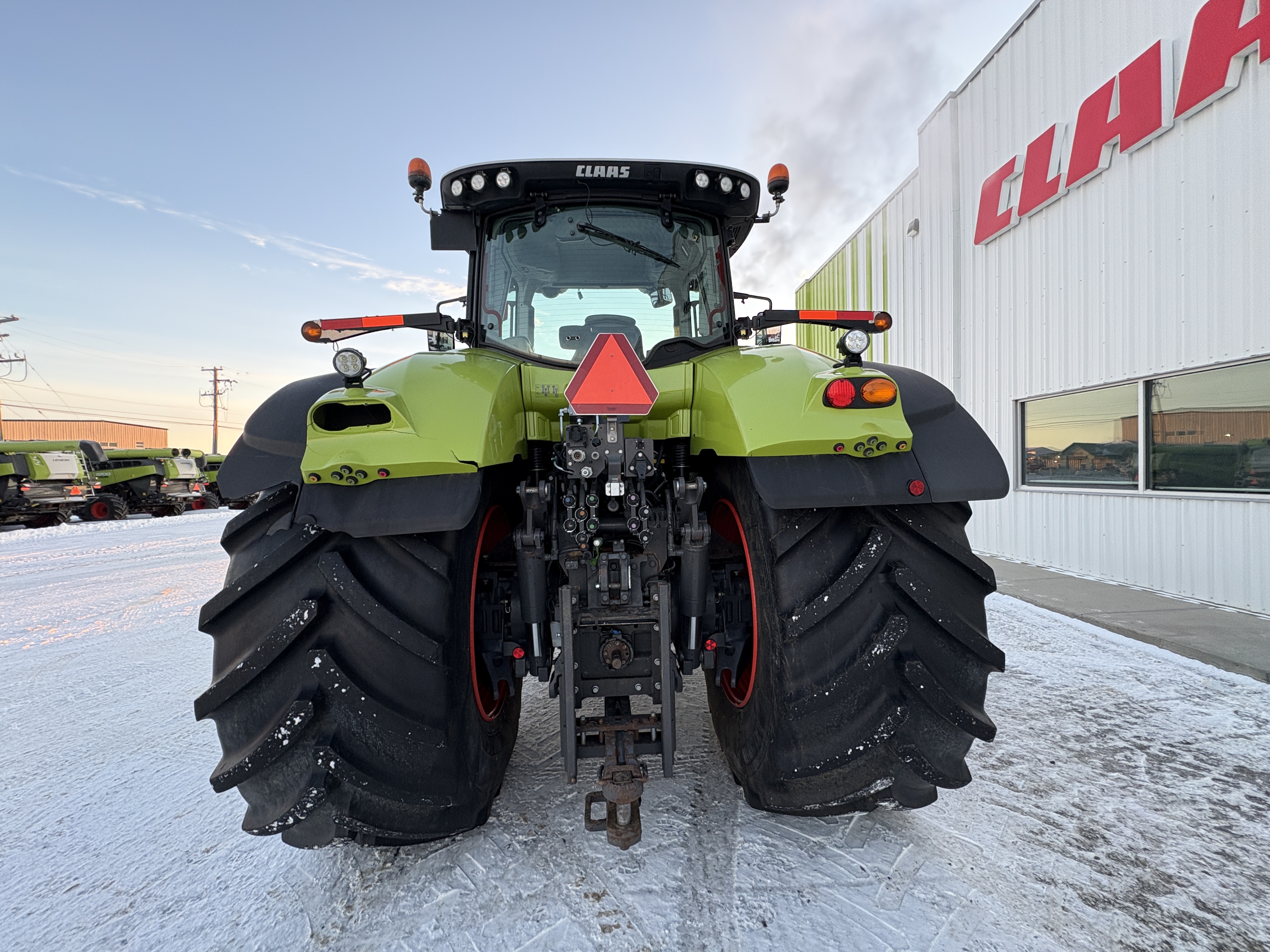 2019 CLAAS 920 Axion Tractor