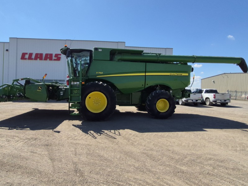 2018 John Deere S790 Combine