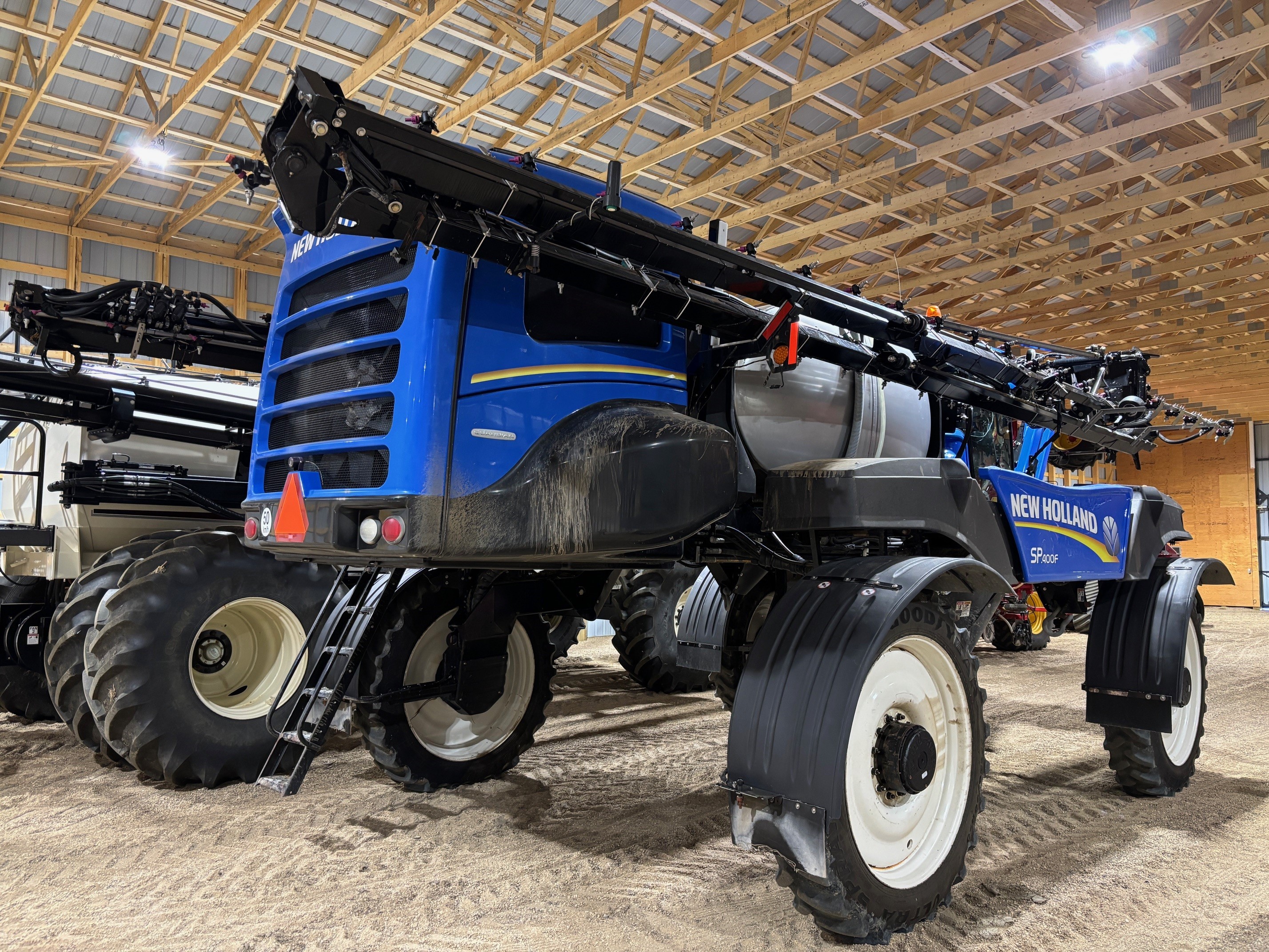 2016 New Holland SP.400F Sprayer/High Clearance