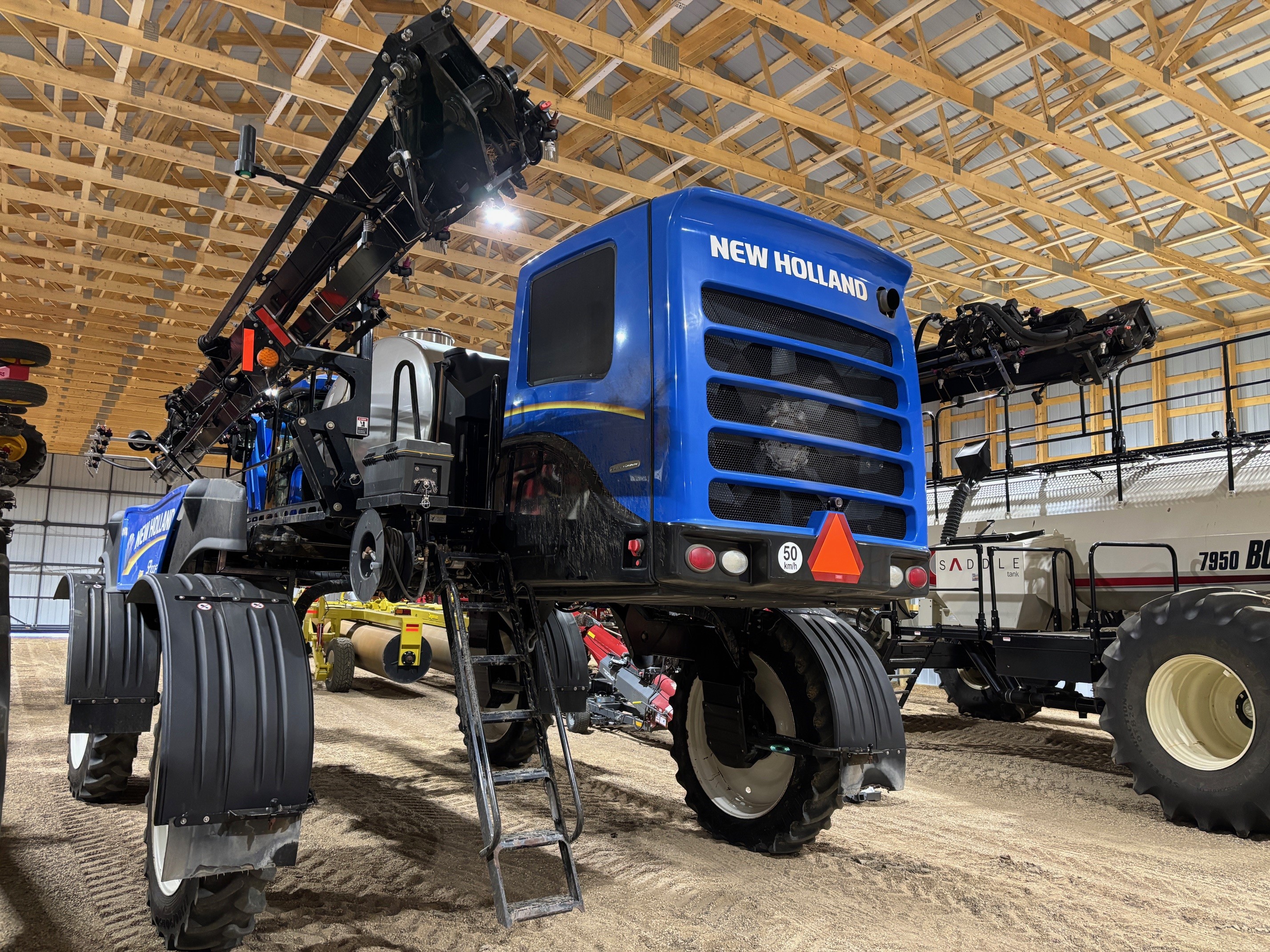 2016 New Holland SP.400F Sprayer/High Clearance