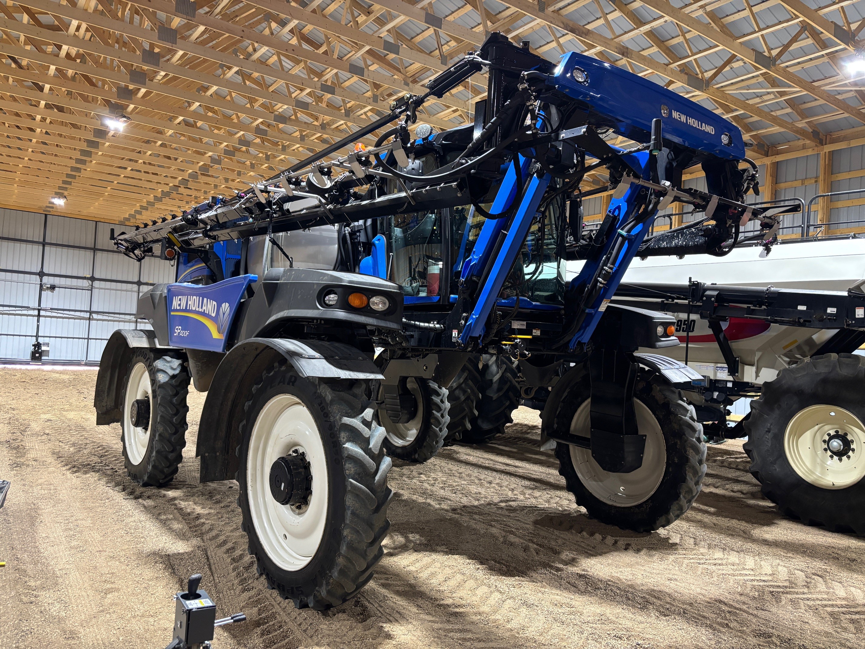2016 New Holland SP.400F Sprayer/High Clearance