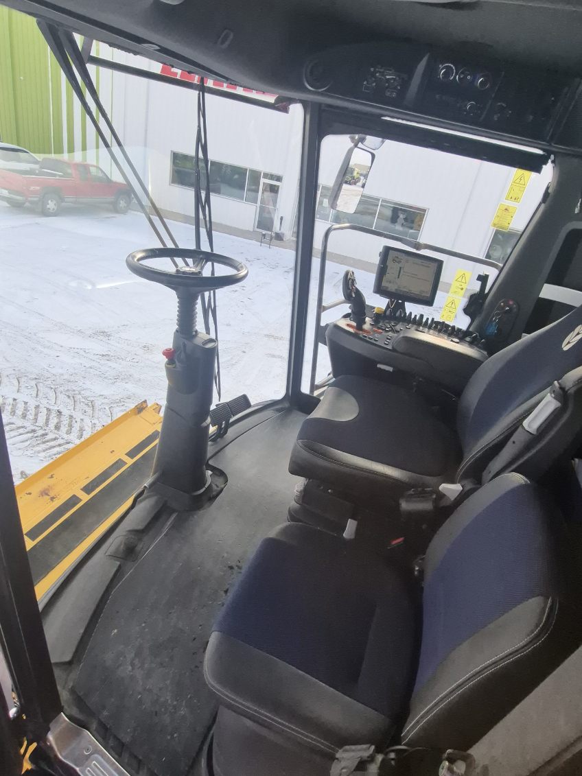 2021 New Holland CR8.90 Combine