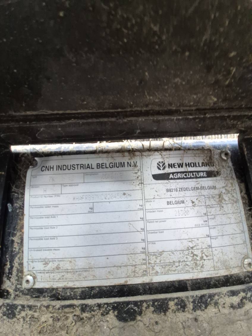 2021 New Holland CR8.90 Combine