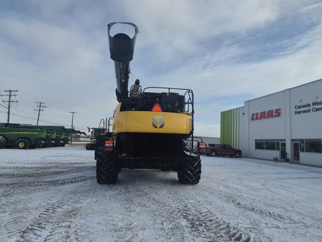 2021 New Holland CR8.90 Combine