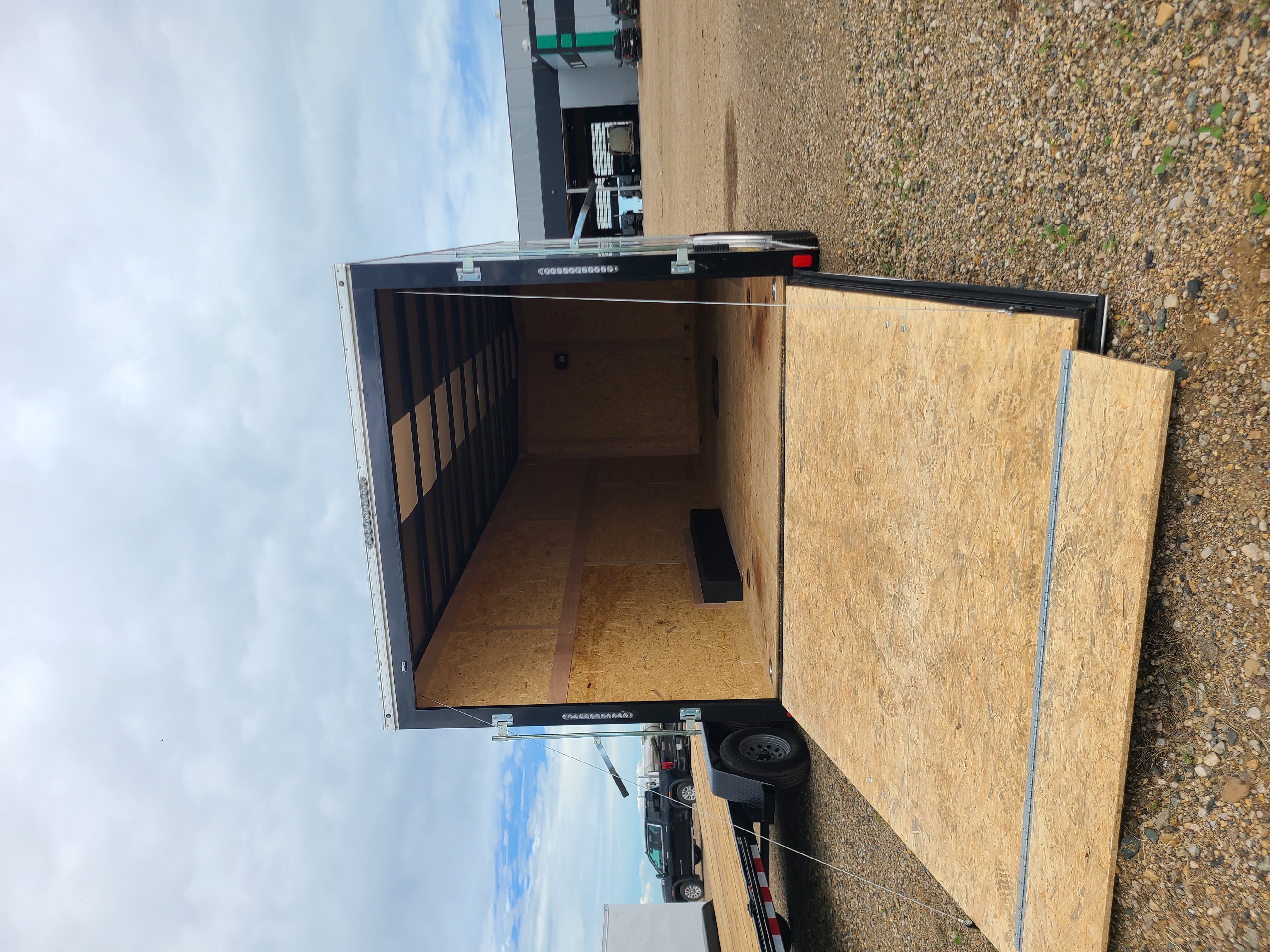 2023 Kaufman DELUXE ENCLOSED TRAILER  8.5’X20’ Trailer/Cargo