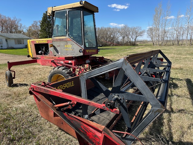 1981 Versatile 4400 Windrower