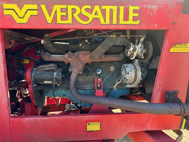 1981 Versatile 4400 Windrower