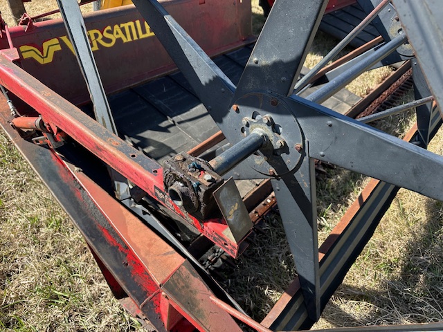 1981 Versatile 4400 Windrower