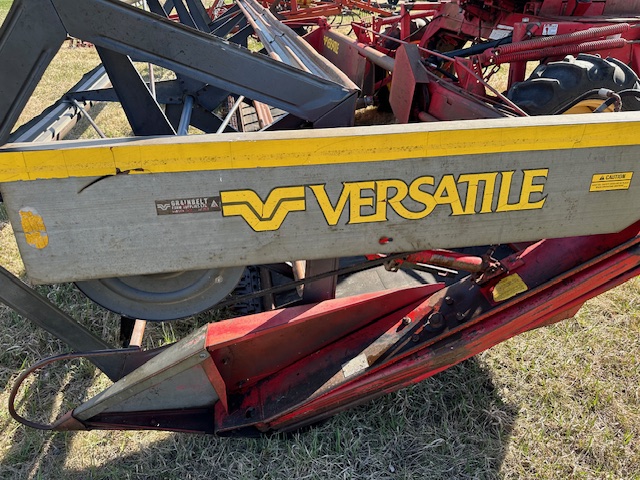 1981 Versatile 4400 Windrower