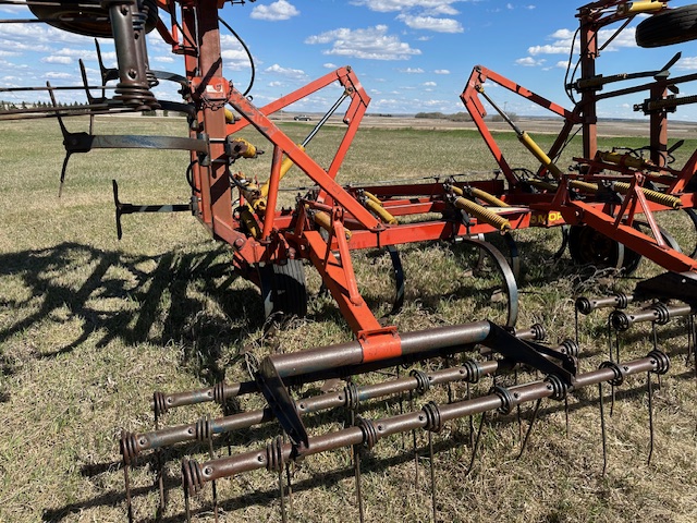 1982 Morris CP725 Field Cultivator