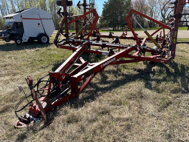 1982 Morris CP725 Field Cultivator