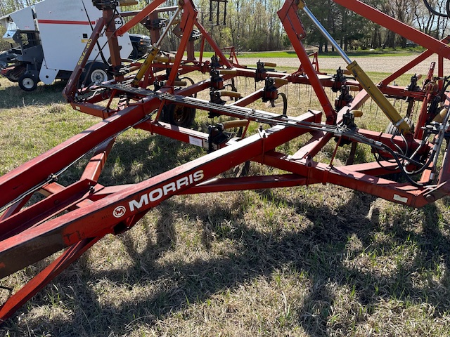 1982 Morris CP725 Field Cultivator