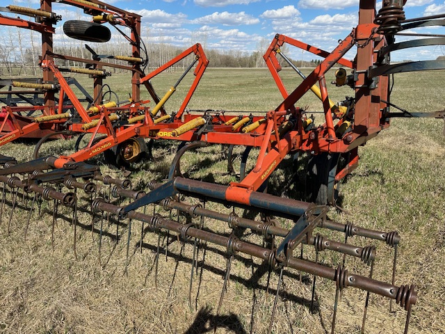 1982 Morris CP725 Field Cultivator