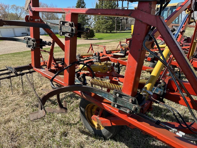 1982 Morris CP725 Field Cultivator