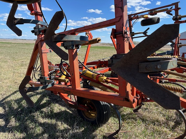 1982 Morris CP725 Field Cultivator