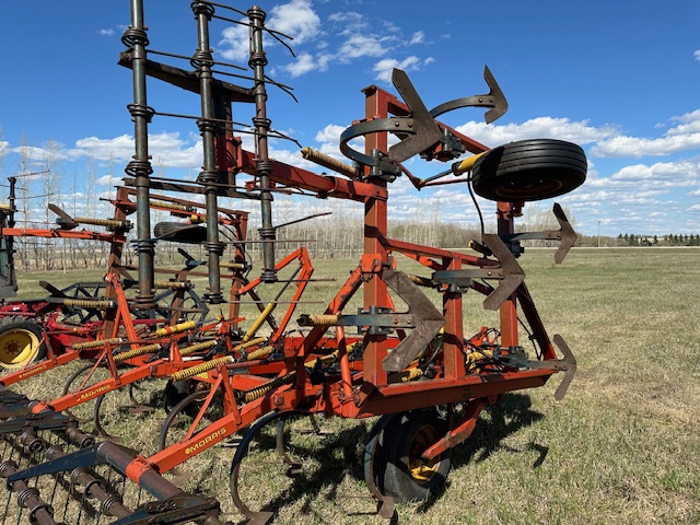 1982 Morris CP725 Field Cultivator