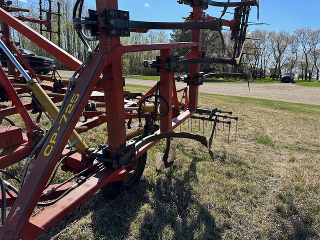 1982 Morris CP725 Field Cultivator