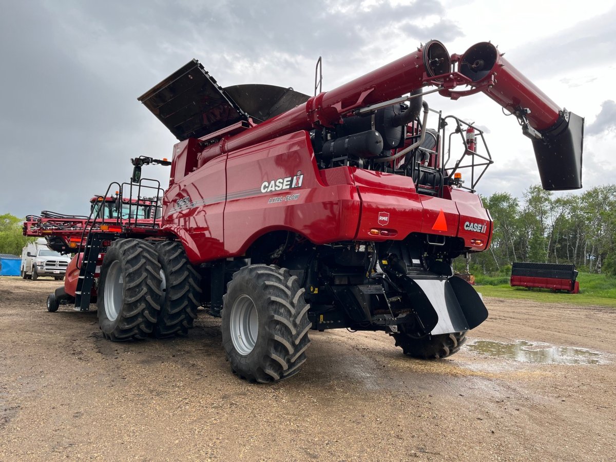 2023 Case 8250 Combine