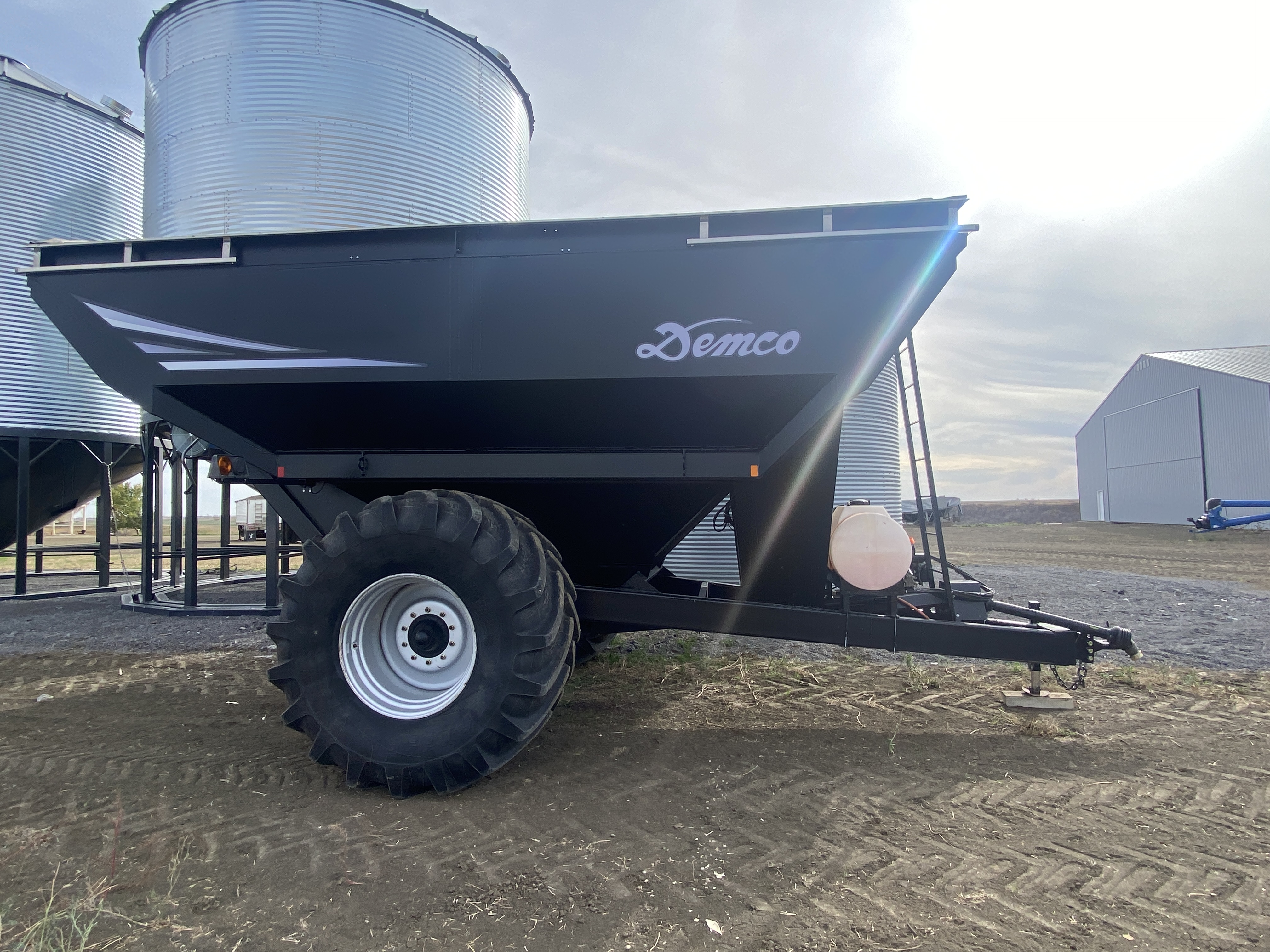 2014 Demco 1050 Grain Cart