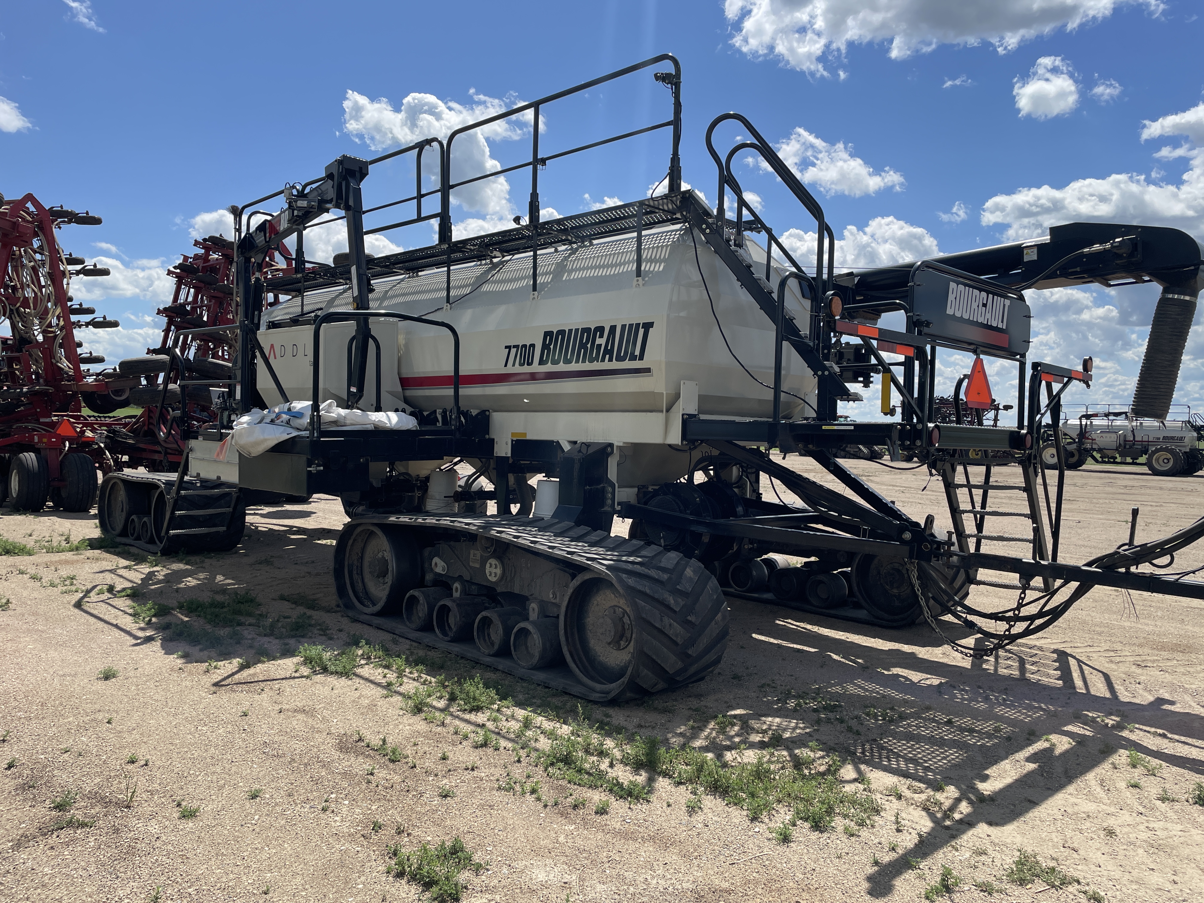 2012 Seed Hawk 8412 Air Drill & 2016 Bourgault 7700 Air Tank/Cart Air Drill