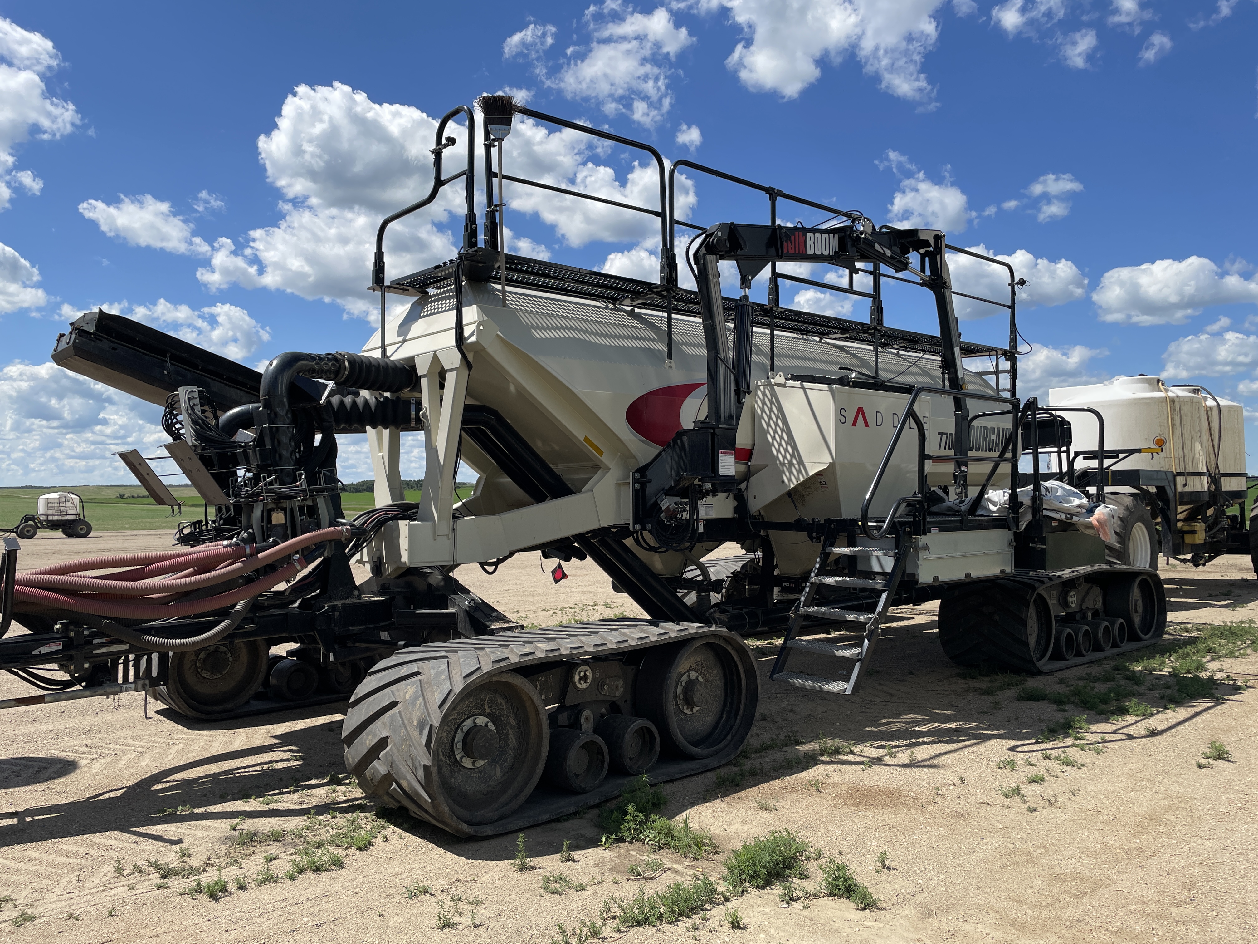 2012 Seed Hawk 8412 Air Drill & 2016 Bourgault 7700 Air Tank/Cart Air Drill