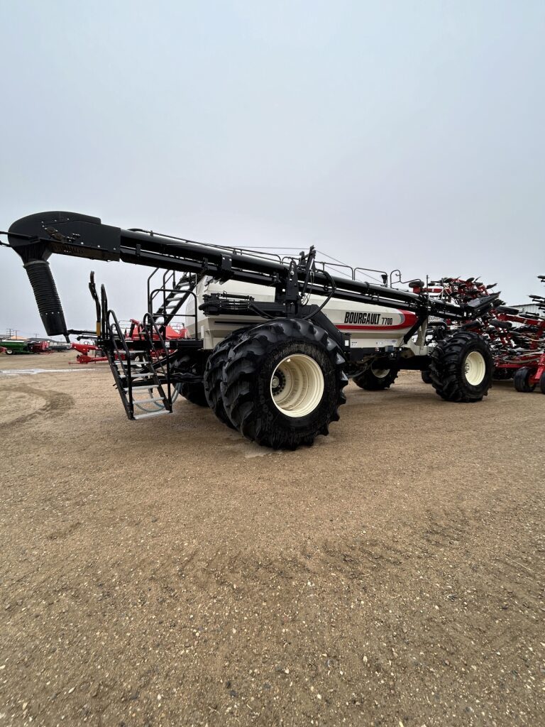 2020 Bourgault 3320-76-10 Air Drill & 7700 Air Tank/Cart Air Drill