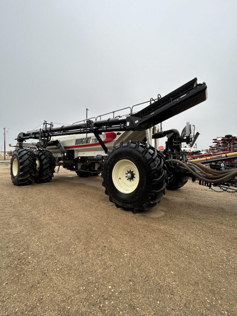 2020 Bourgault 3320-76-10 Air Drill & 7700 Air Tank/Cart Air Drill