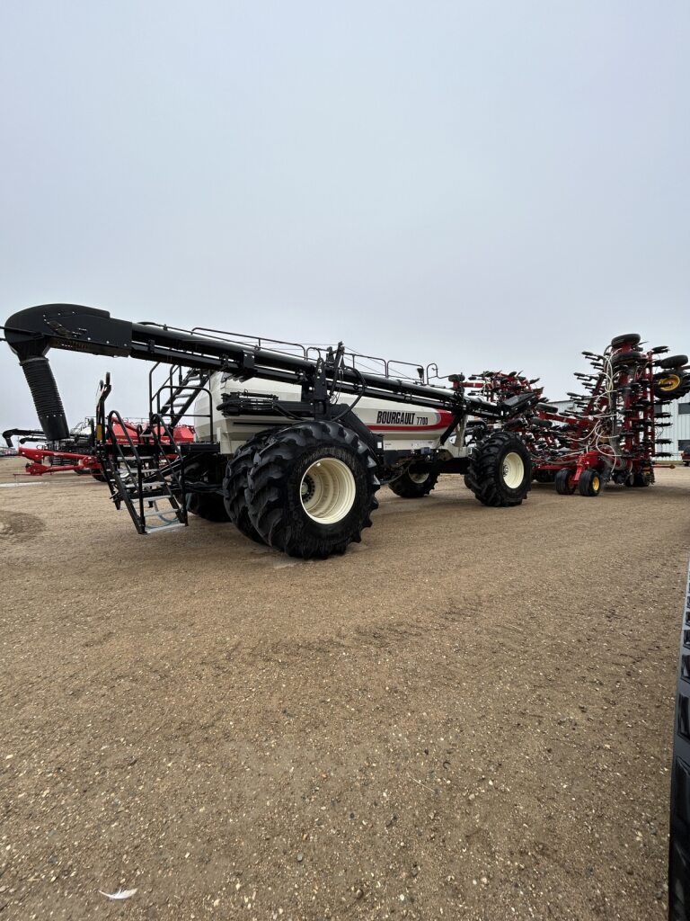 2020 Bourgault 3320-76-10 Air Drill & 7700 Air Tank/Cart Air Drill