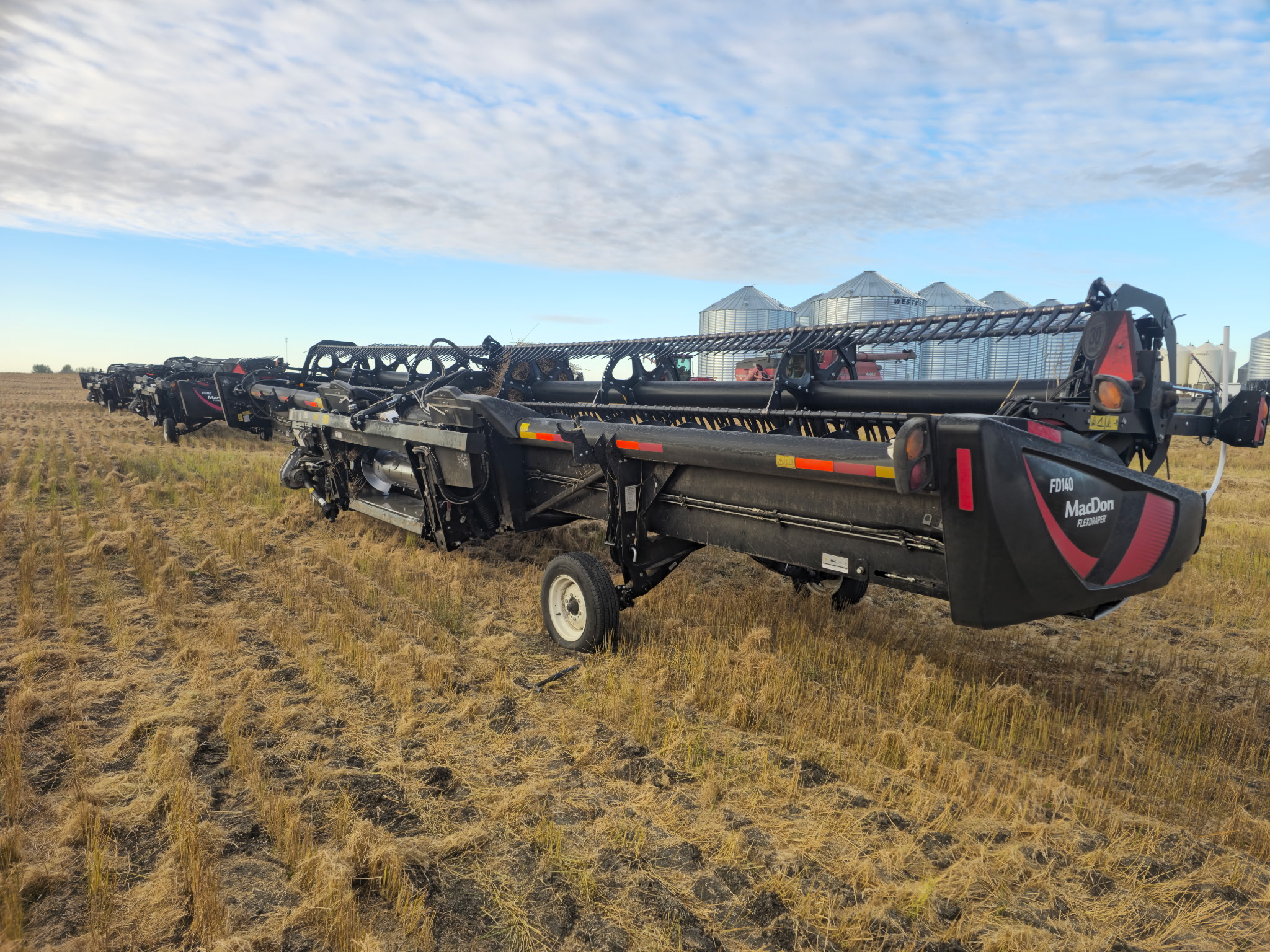 2022 MacDon FD140 DKD Header Draper Flex